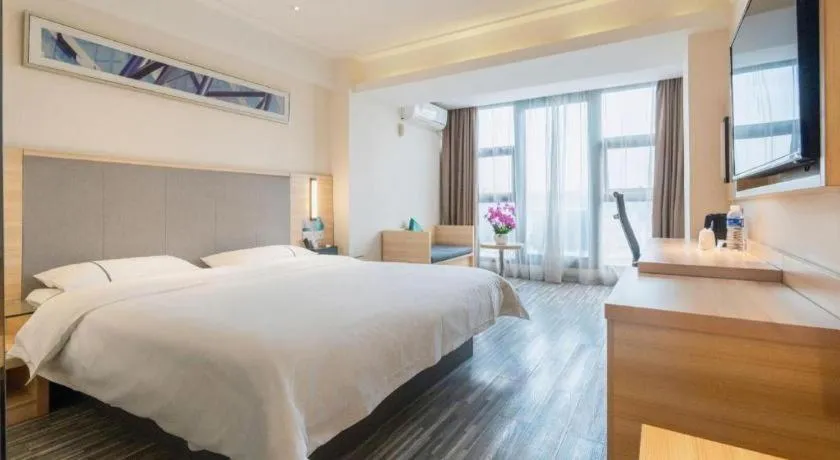 Bed in City Comfort Inn Chengdu Giant Panda Base