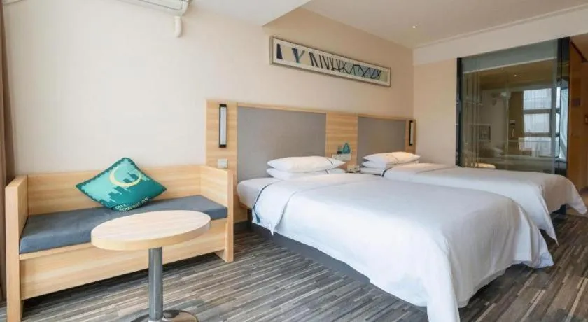 Bed in City Comfort Inn Chengdu Giant Panda Base