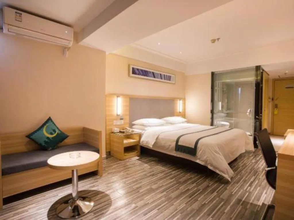 Bed in City Comfort Inn Chengdu Giant Panda Base