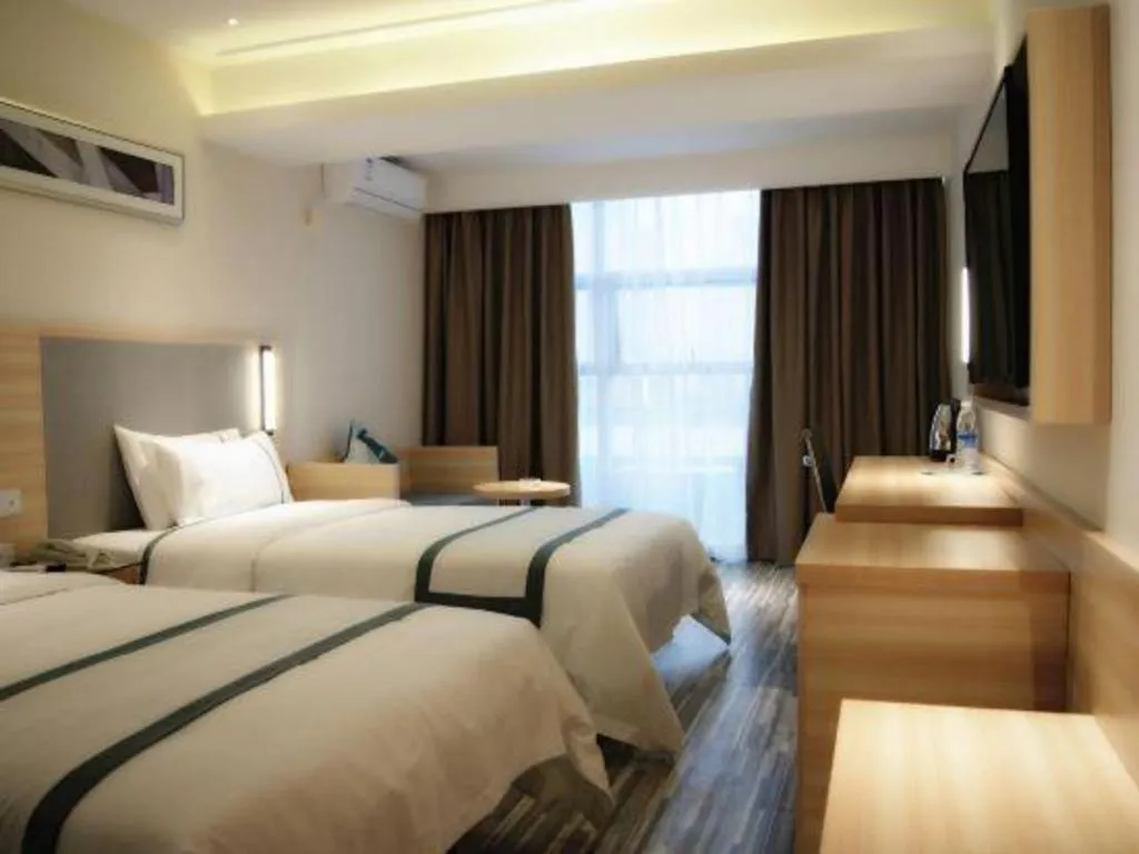 Bed in City Comfort Inn Chengdu Giant Panda Base