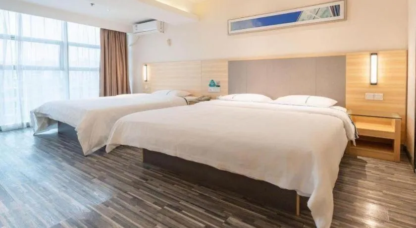 Bed in City Comfort Inn Chengdu Giant Panda Base