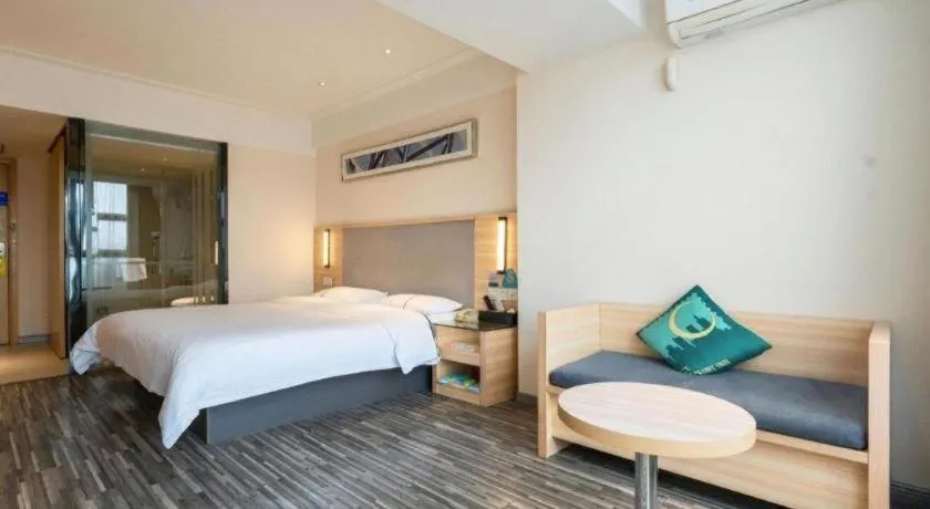 Bed in City Comfort Inn Chengdu Giant Panda Base