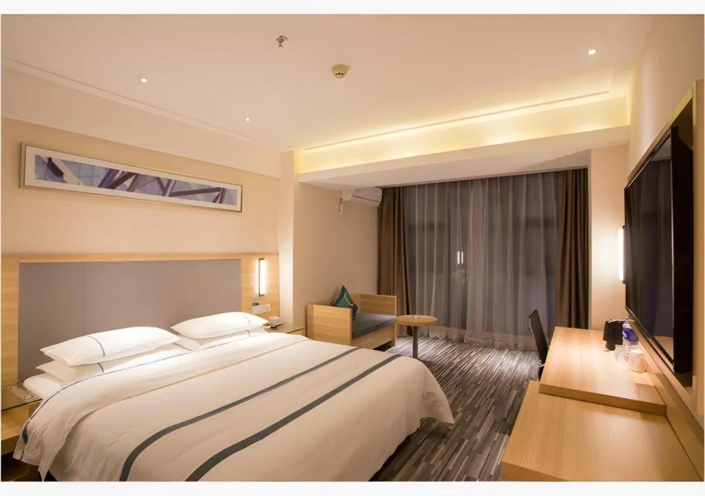 Bed in City Comfort Inn Chengdu Giant Panda Base