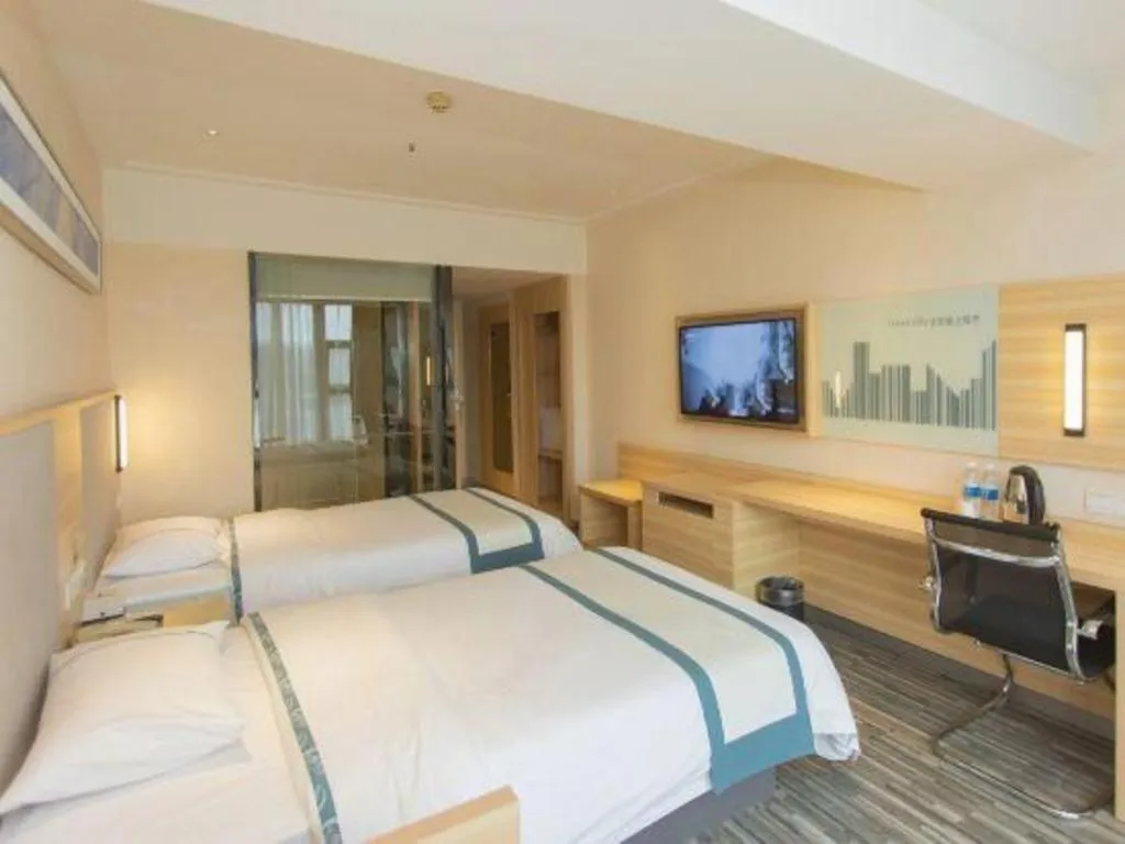 Bed in City Comfort Inn Chengdu Giant Panda Base