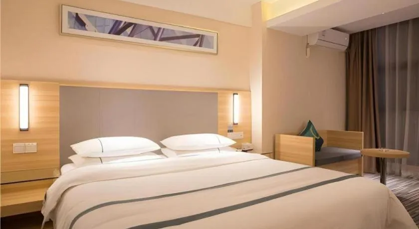 Bed in City Comfort Inn Chengdu Giant Panda Base