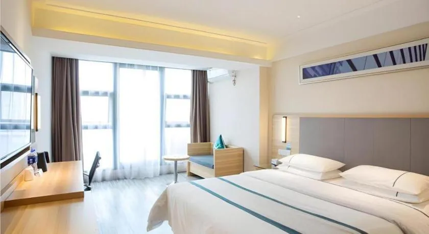 Bed in City Comfort Inn Chengdu Giant Panda Base