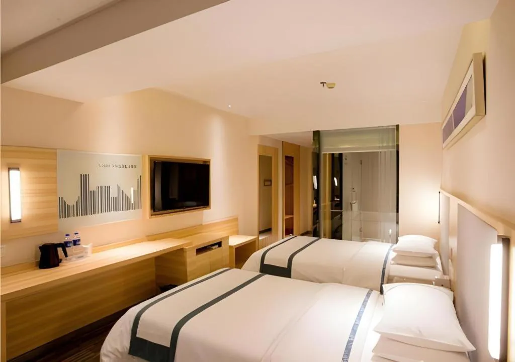 Bed in City Comfort Inn Chengdu Giant Panda Base