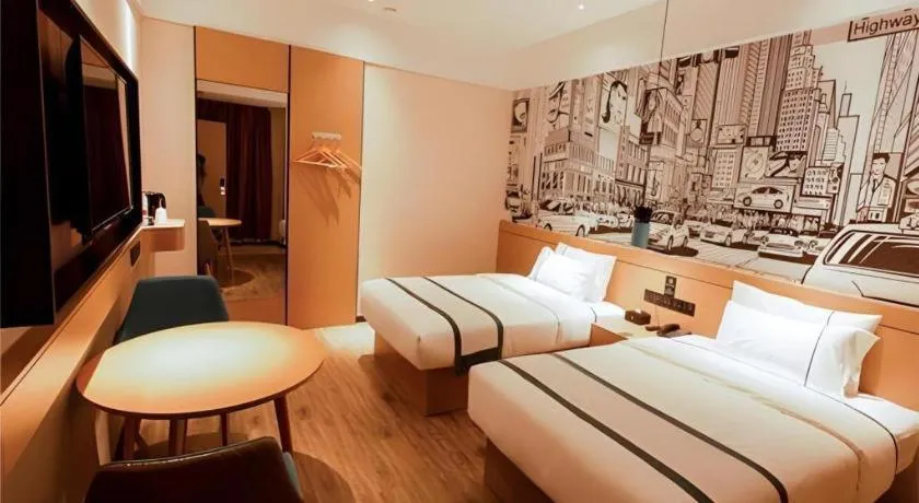 Bed in City Comfort Inn Honghu Shopping Park Bao'an Plaza