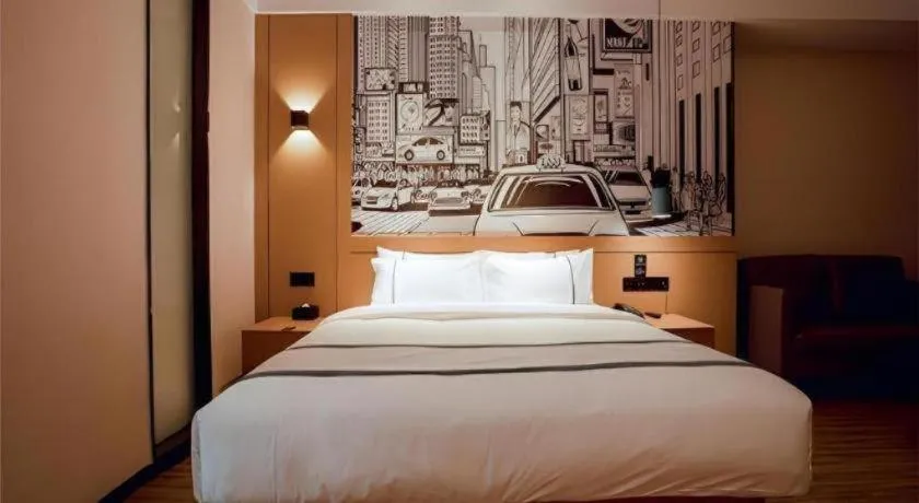 Bed in City Comfort Inn Honghu Shopping Park Bao'an Plaza