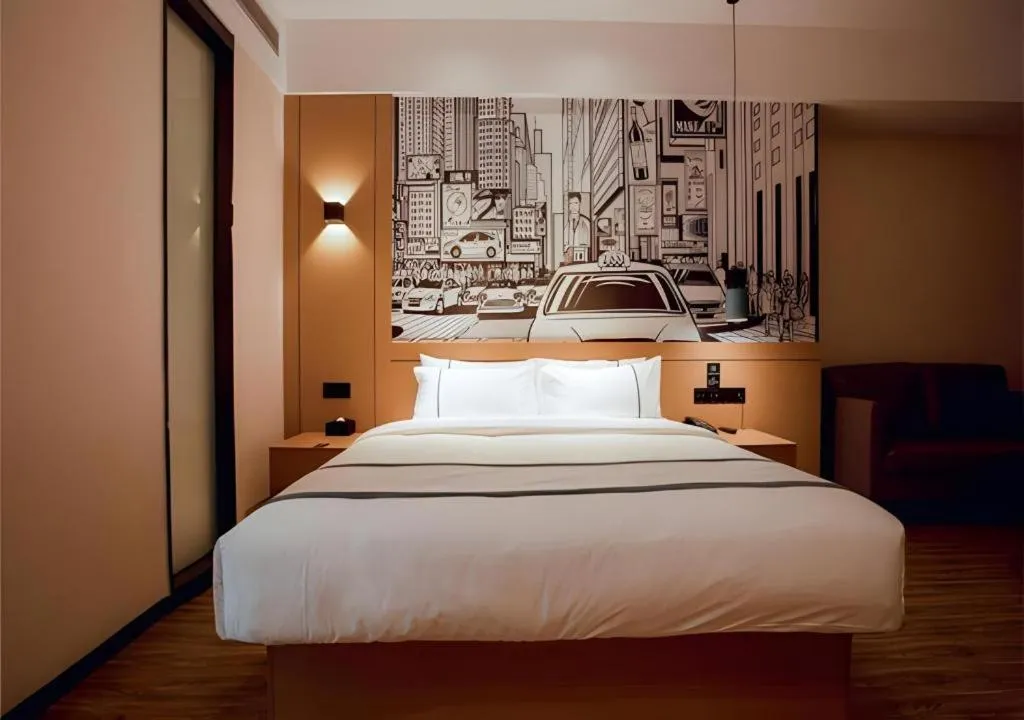 Bed in City Comfort Inn Honghu Shopping Park Bao'an Plaza