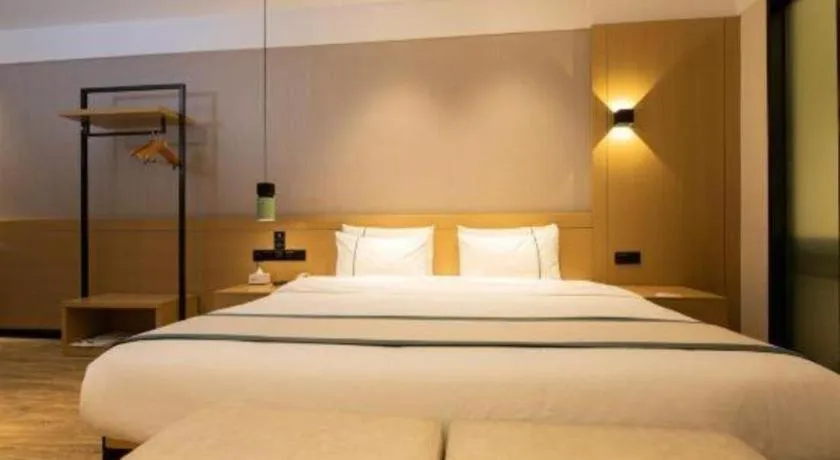 Bed in City Comfort Inn Kunming Xinluojiu Bay Guangju Road