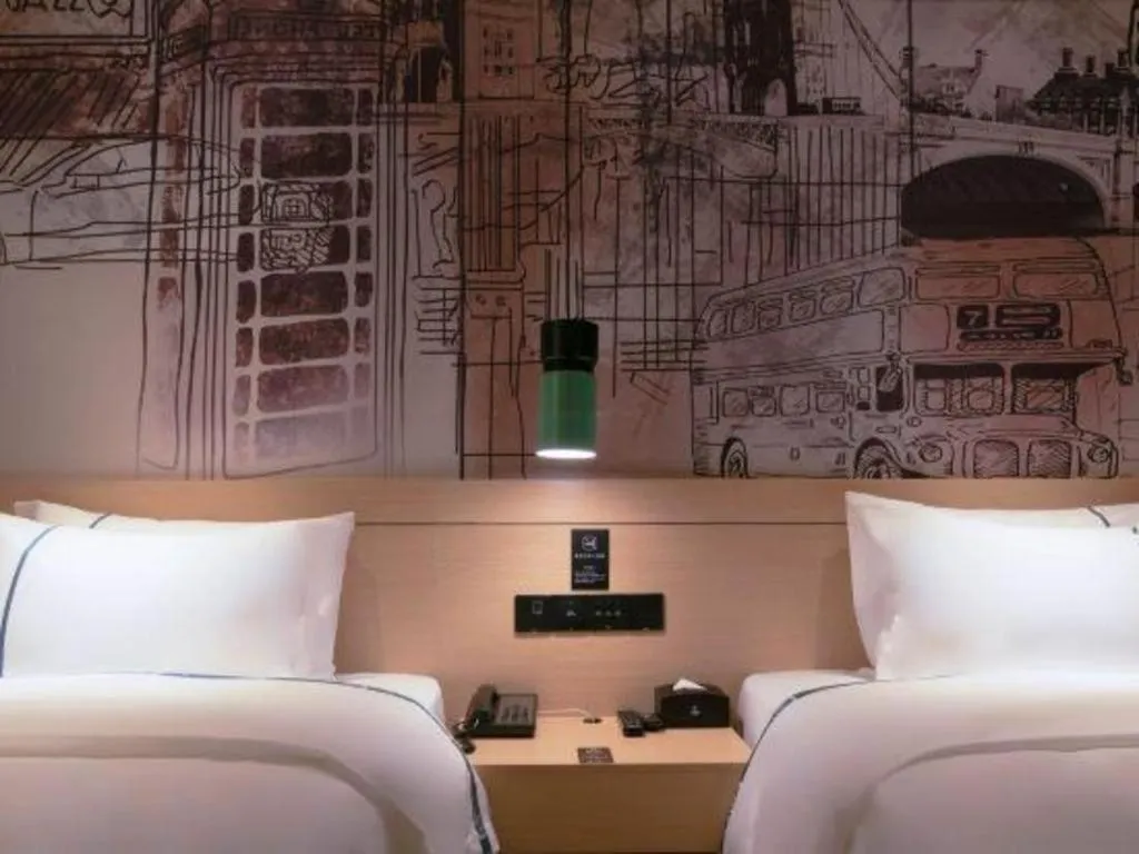 Bed in City Comfort Inn Changsha Outlets Datuo Metro Station