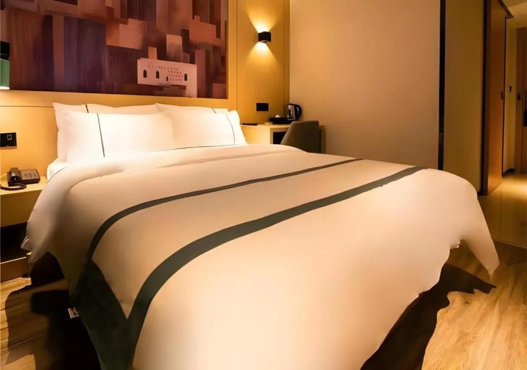 Bed in City Comfort Inn Changsha Outlets Datuo Metro Station