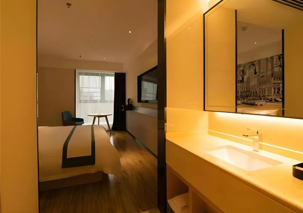 Bed in City Comfort Inn Changsha Outlets Datuo Metro Station