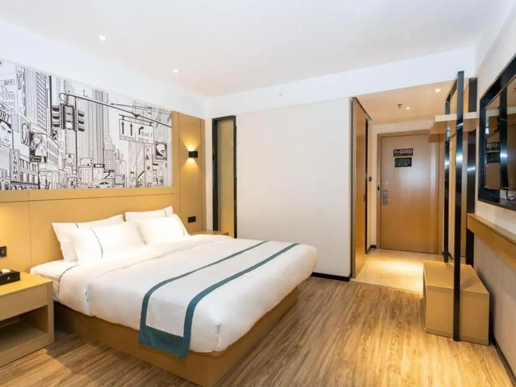 Bed in City Comfort Inn Yulin Yudong