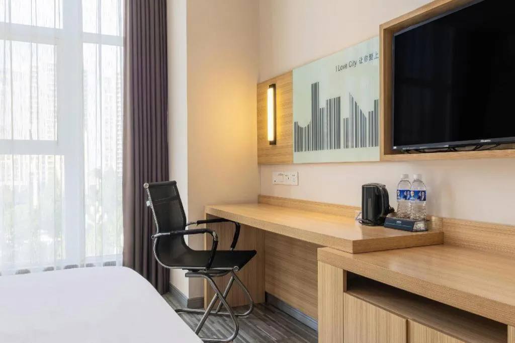 Bed in City Comfort Inn Dongguan Shijie Jiarong Shopping Plaza