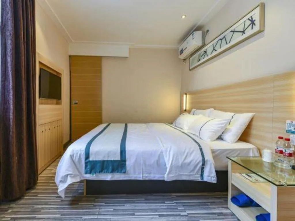 Bed in City Comfort Inn Dongguan Shijie Jiarong Shopping Plaza