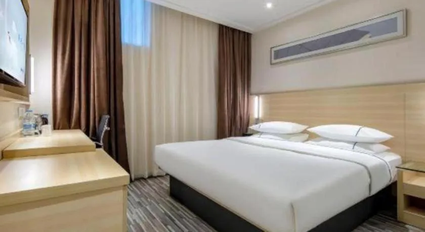 Bed in City Comfort Inn Dongguan Shijie Jiarong Shopping Plaza