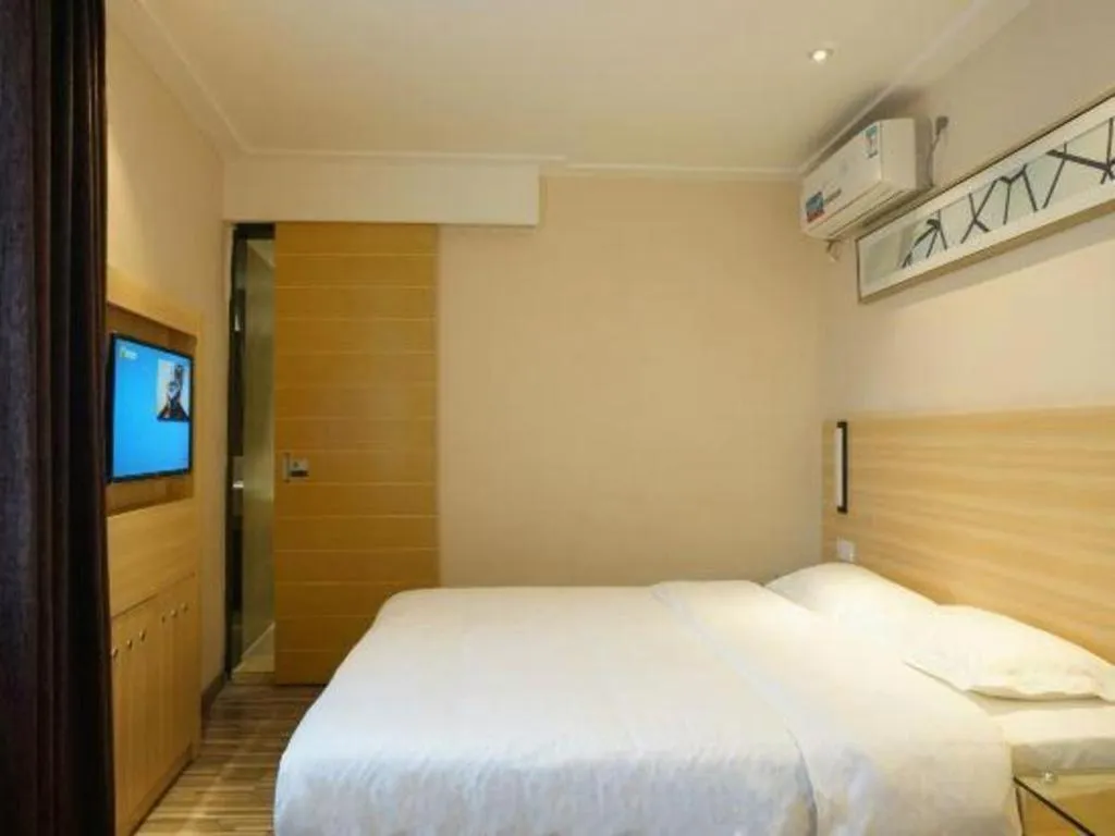 Bed in City Comfort Inn Dongguan Shijie Jiarong Shopping Plaza