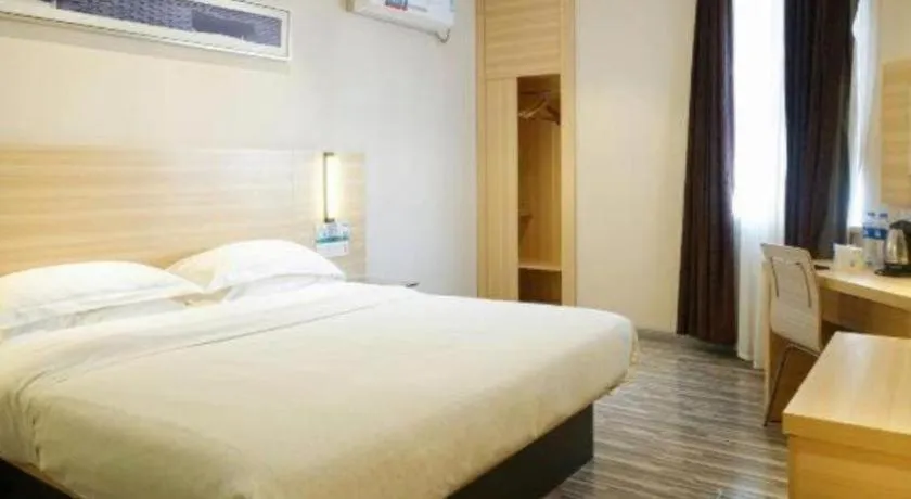Bed in City Comfort Inn Dongguan Shijie Jiarong Shopping Plaza