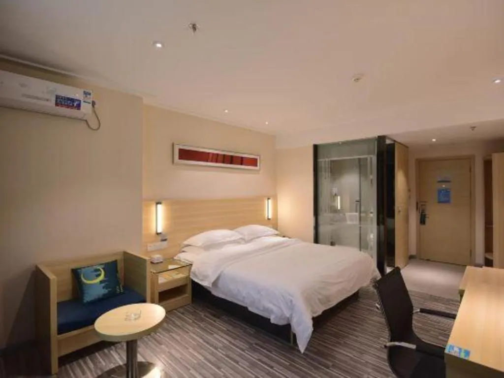 Bed in City Comfort Inn Dongguan Shijie Jiarong Shopping Plaza