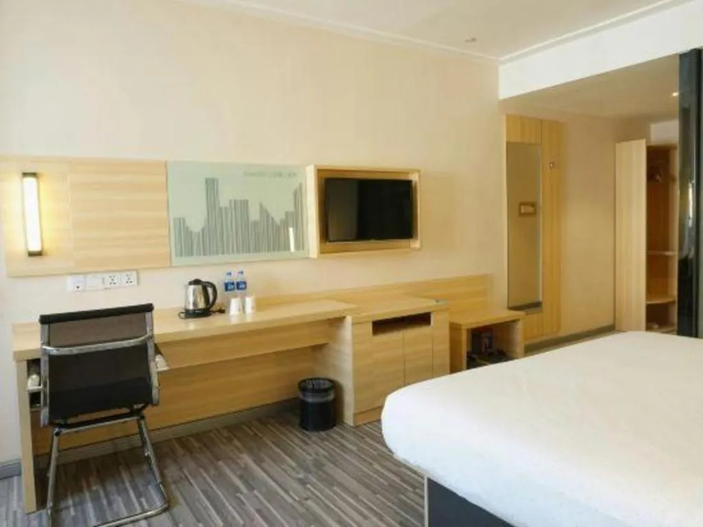 Bed in City Comfort Inn Dongguan Shijie Jiarong Shopping Plaza
