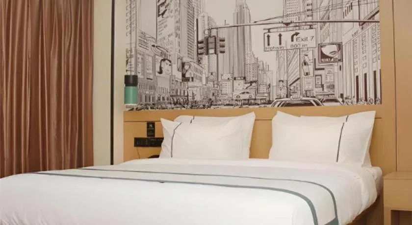 Bed in City Comfort Inn Loudi Sports Center