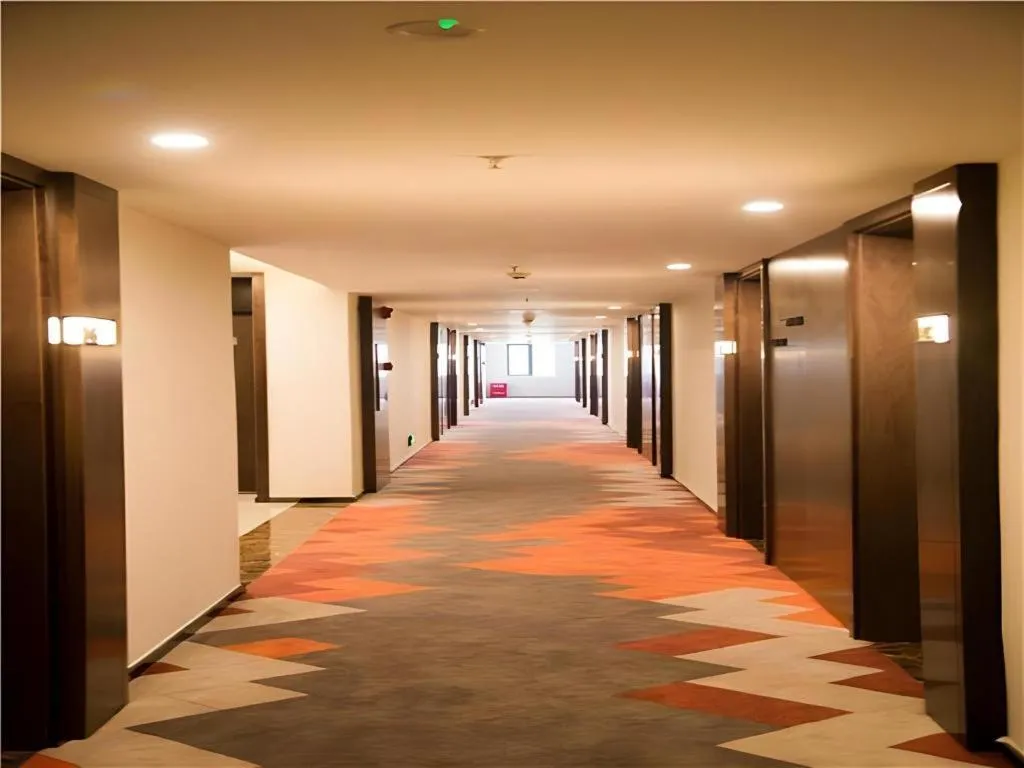 Borrman Hotel Huanggang Wuxue Yuhu Road