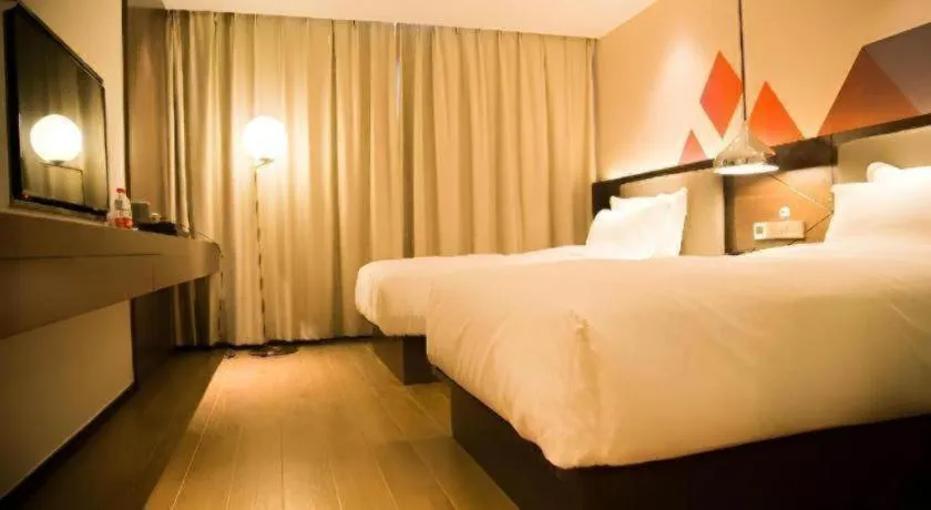 Bed in Borrman Hotel Huanggang Wuxue Yuhu Road