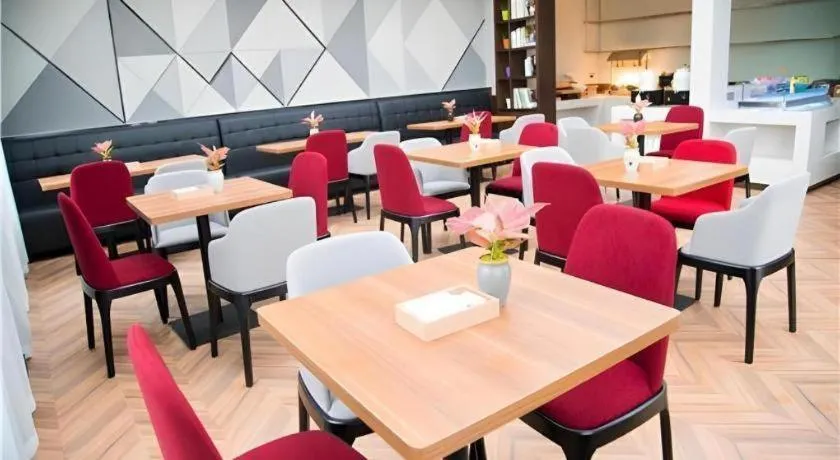 Borrman Hotel Huanggang Wuxue Yuhu Road