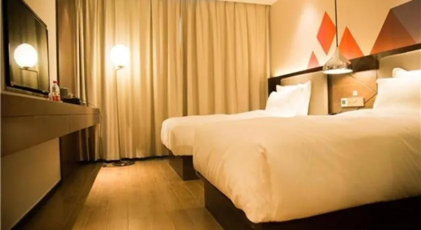 Borrman Hotel Huanggang Wuxue Yuhu Road