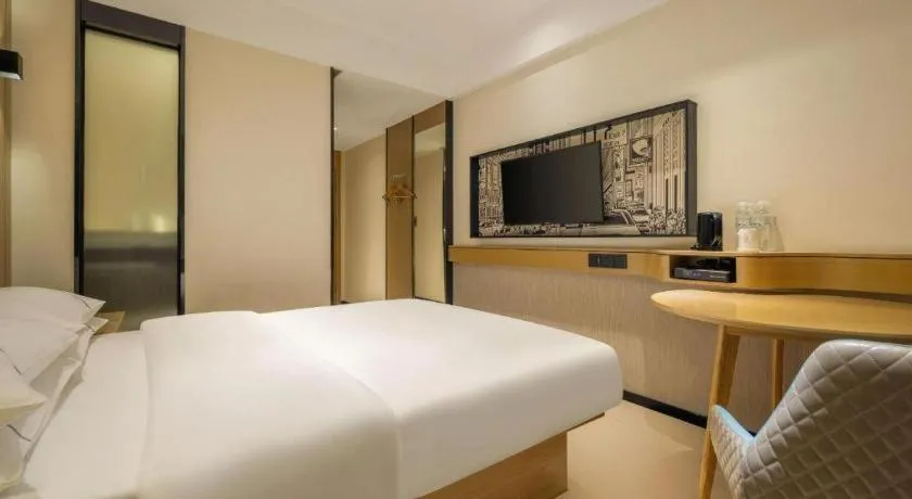 Bed in City Comfort Inn Wuzhou High-speed Railway Station Canghai Lake Park