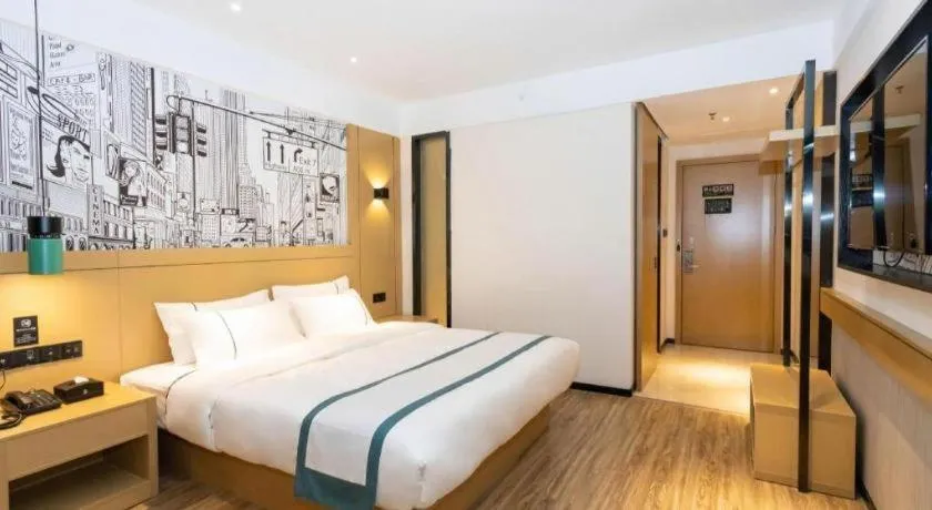 Bed in City Comfort Inn Wuzhou High-speed Railway Station Canghai Lake Park