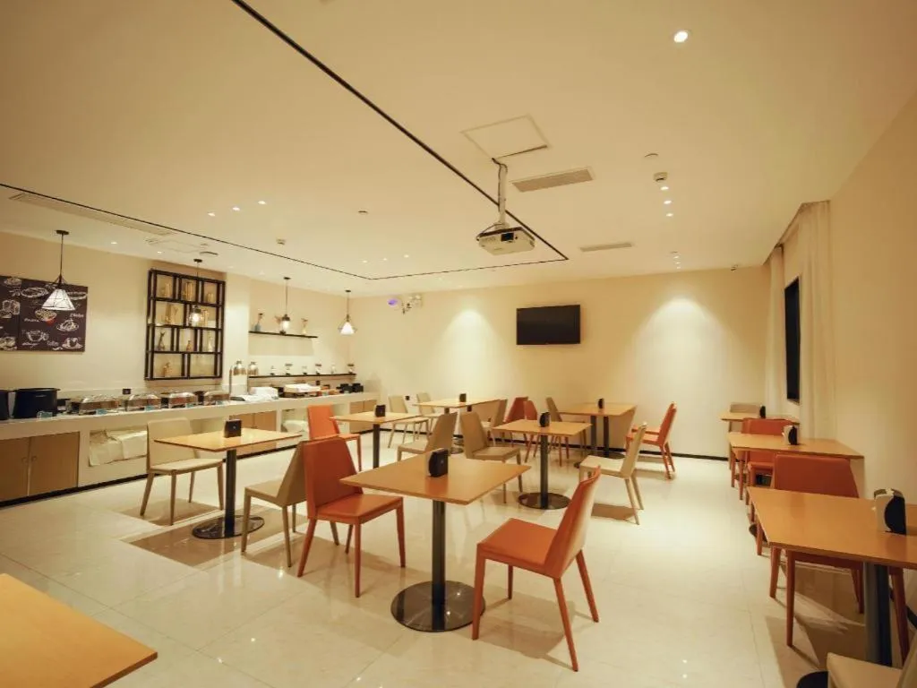 City Comfort Inn Wuzhou High-speed Railway Station Canghai Lake Park