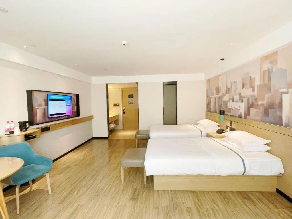Bed in City Comfort Inn Wuzhou High-speed Railway Station Canghai Lake Park