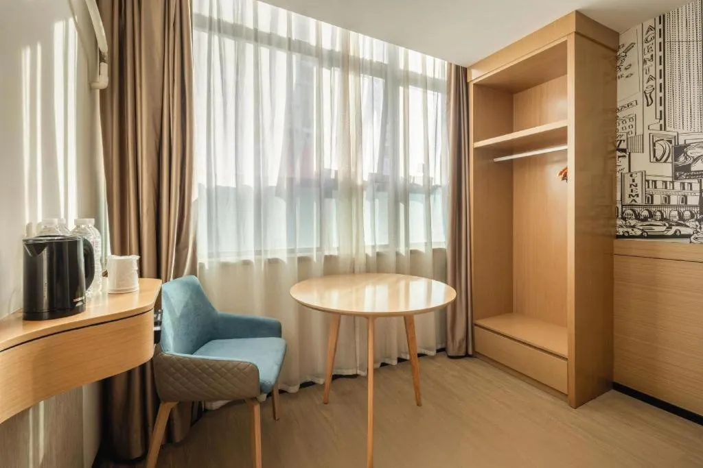 City Comfort Inn Wuzhou High-speed Railway Station Canghai Lake Park