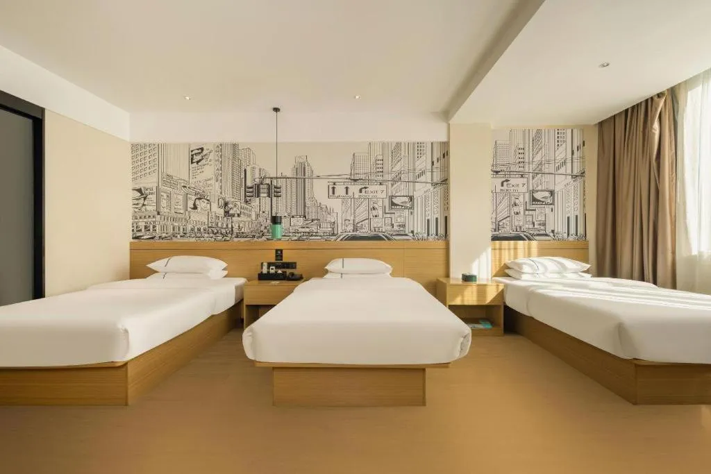 Bed in City Comfort Inn Wuzhou High-speed Railway Station Canghai Lake Park