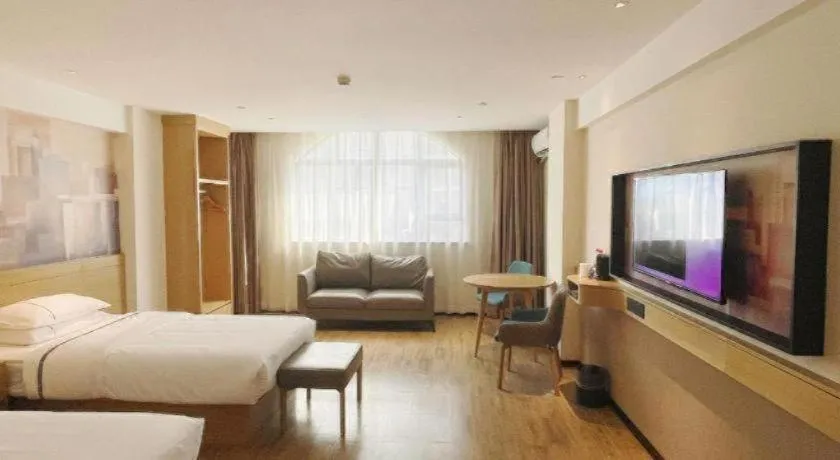 Bed in City Comfort Inn Wuzhou High-speed Railway Station Canghai Lake Park