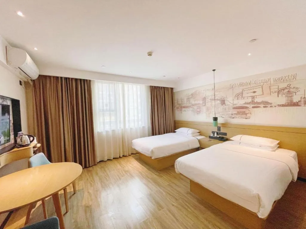 Bed in City Comfort Inn Wuzhou High-speed Railway Station Canghai Lake Park