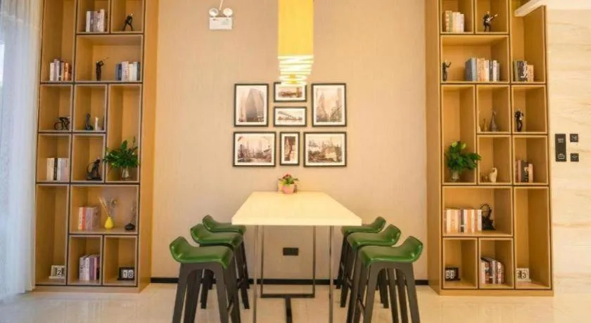 City Comfort Inn Wuzhou High-speed Railway Station Canghai Lake Park