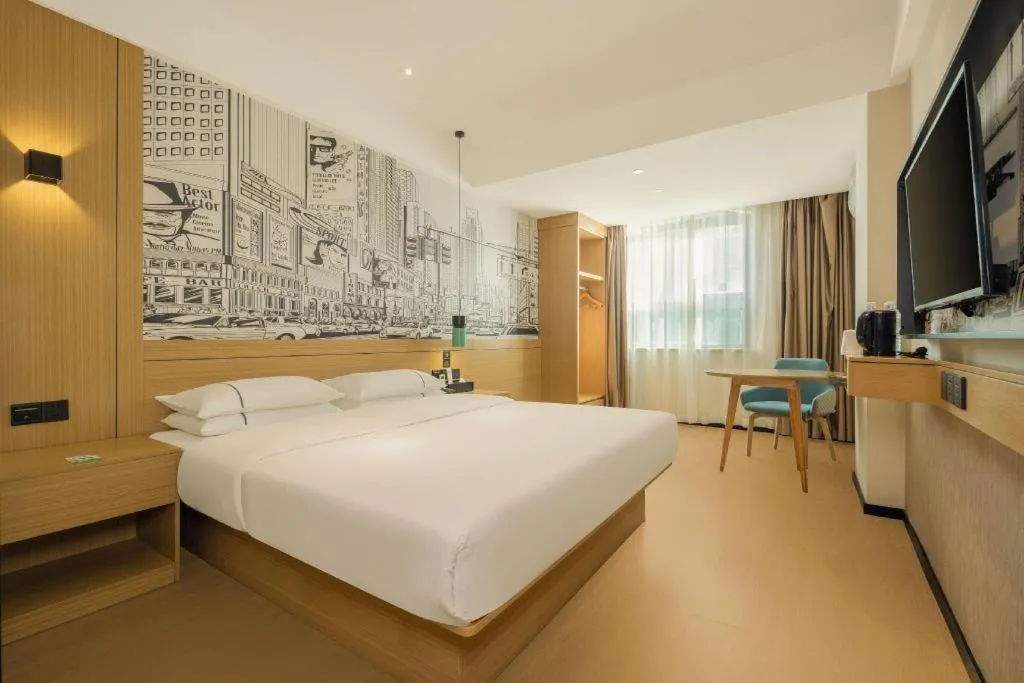Bed in City Comfort Inn Wuzhou High-speed Railway Station Canghai Lake Park