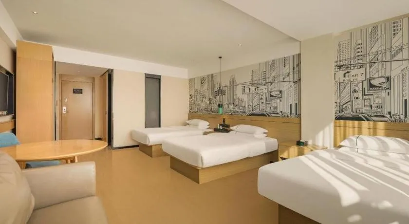 Bed in City Comfort Inn Wuzhou High-speed Railway Station Canghai Lake Park