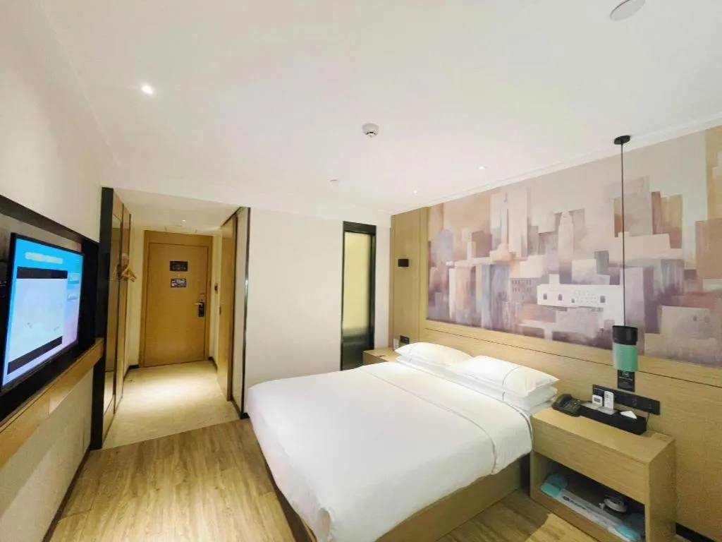 Bed in City Comfort Inn Wuzhou High-speed Railway Station Canghai Lake Park