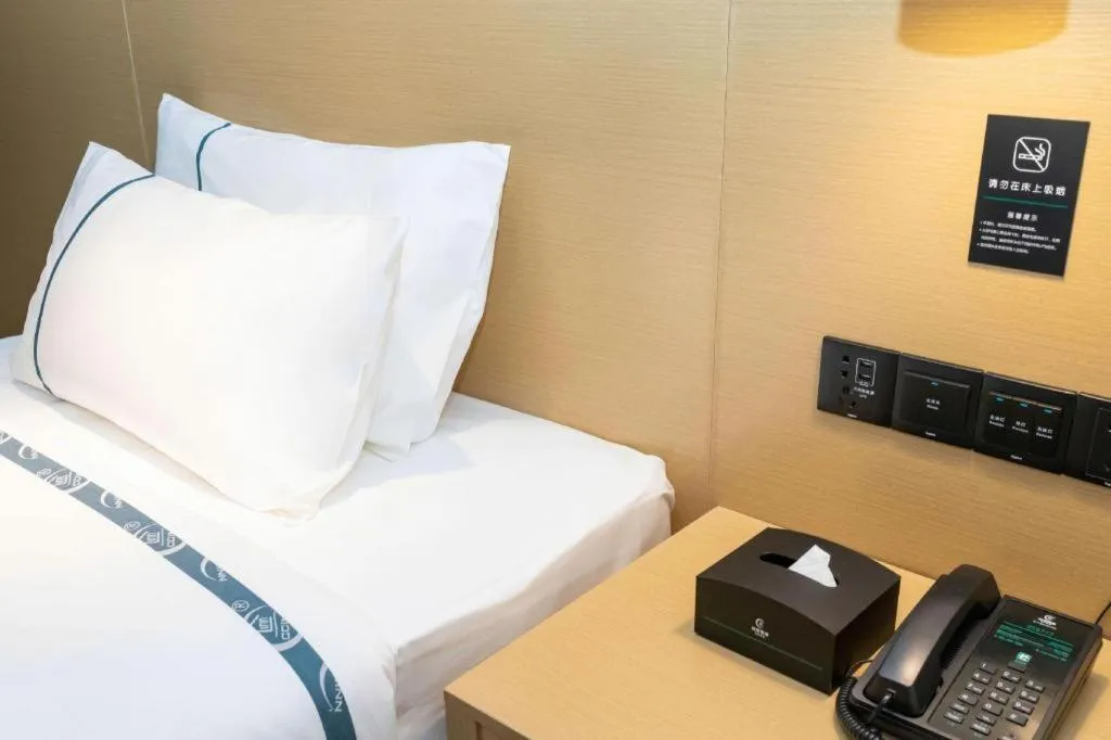 Bed in City Comfort Inn Wuzhou High-speed Railway Station Canghai Lake Park