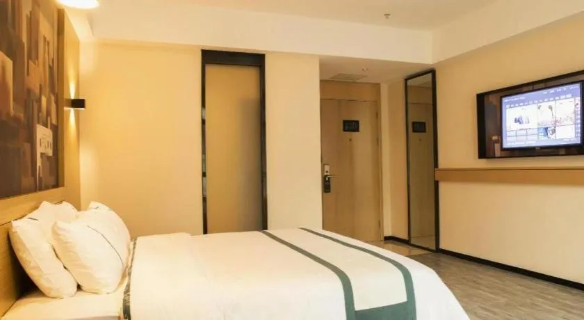 Bed in City Comfort Inn Yangjiang High-tech Zone Pinggang