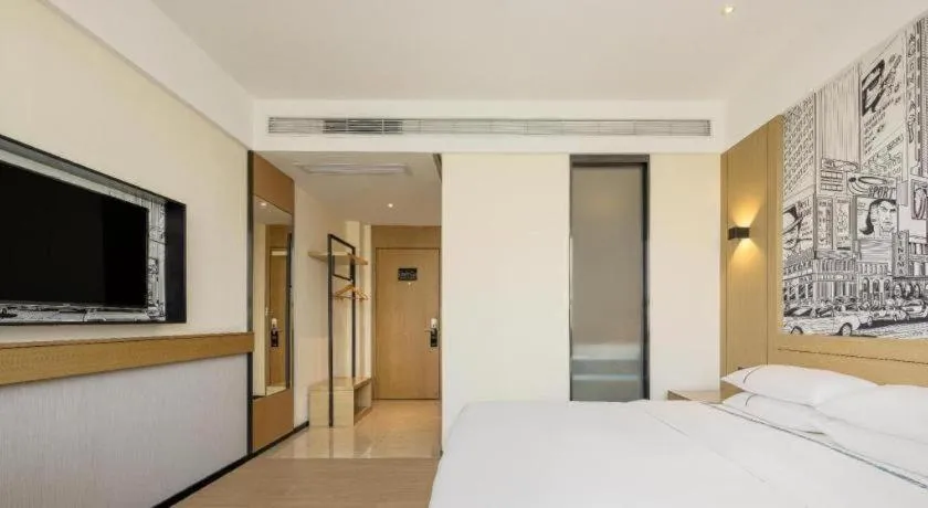 Bed in City Comfort Inn Chengdu Transportation Technical College Traditional Chinese Medicine