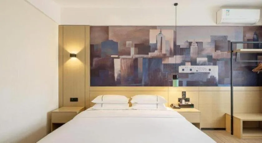 Bed in City Comfort Inn Liuzhou Longtan Park Ma'anshan Baiyun