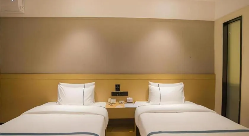 Bed in City Comfort Inn Liuzhou Longtan Park Ma'anshan Baiyun