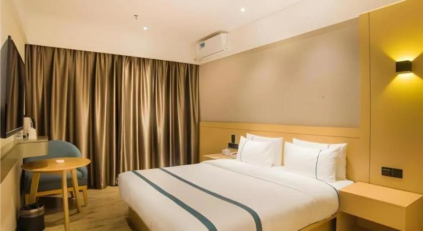 Bed in City Comfort Inn Liuzhou Longtan Park Ma'anshan Baiyun