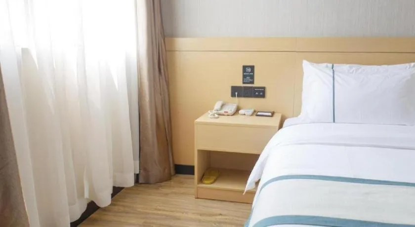 Bed in City Comfort Inn Liuzhou Longtan Park Ma'anshan Baiyun